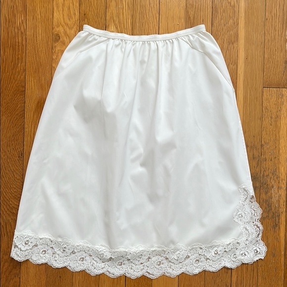 Vanity Fair Vintage Made in USA Lace Trim Elasticic Waist White Half Slip Skirt - Picture 5 of 10